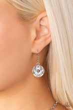 Load image into Gallery viewer, Paparazzi Poppy Persuasion Purple Necklace