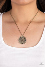 Load image into Gallery viewer, Paparazzi Summer Homestead Brass Necklace