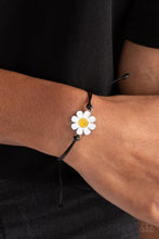 Load image into Gallery viewer, Paparazzi DAISY Little Thing Black Bracelet