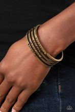 Load image into Gallery viewer, Paparazzi Labyrinth Lure Brass Bracelet
