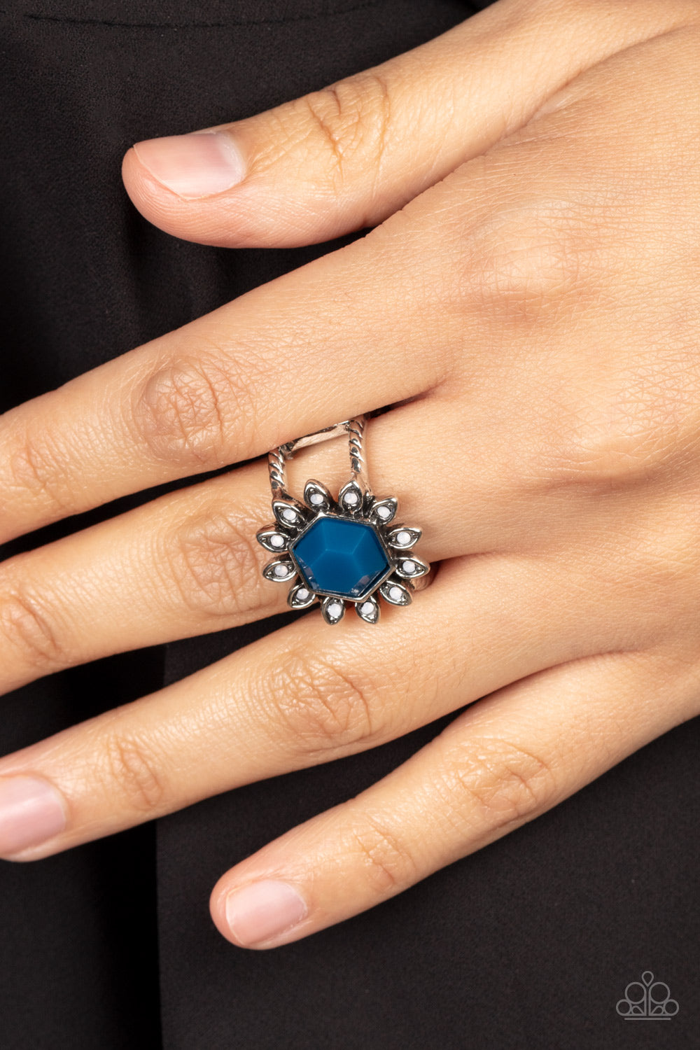 Paparazzi Wonderfully Wallflower Blue Ring