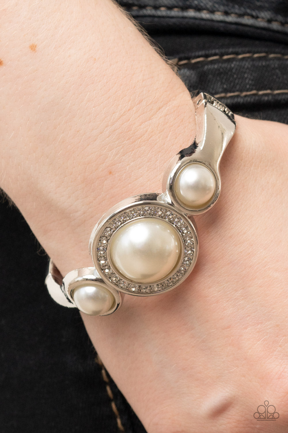 Paparazzi Debutante Daydream White Bracelet