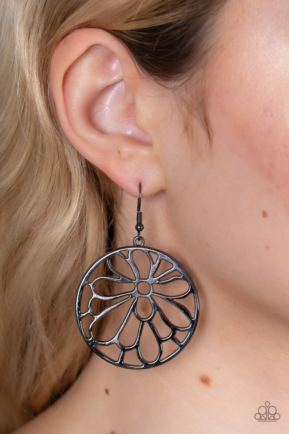 Paparazzi Glowing Glades Black Earring